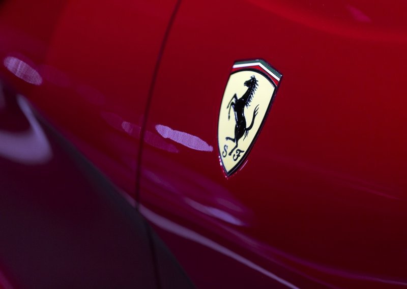 Ferrari SUV 'Purosangue'; Pravni spor oko imena modela
