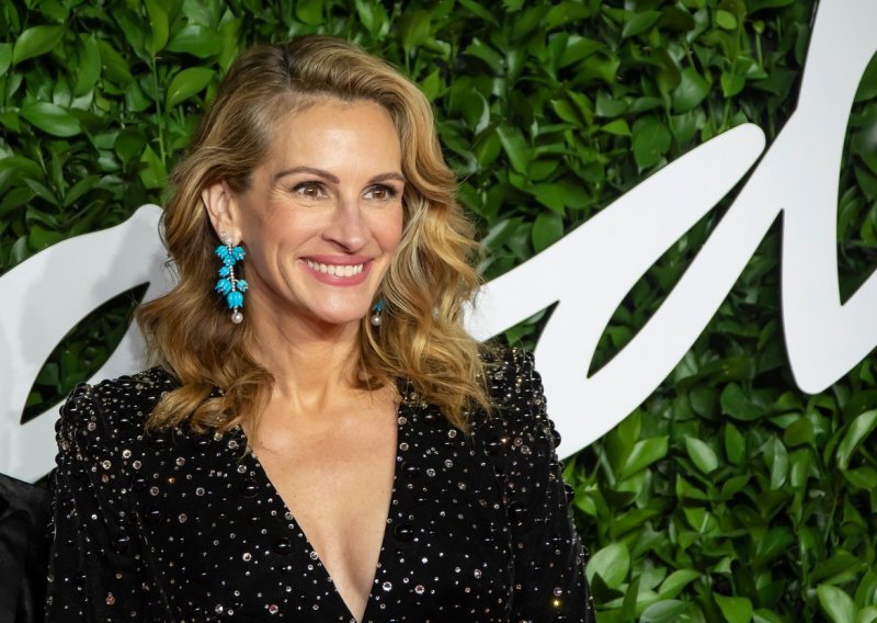 Ovo nemamo često priliku vidjeti: Julia Roberts u bikiniju pokazala skrivenu tetovažu na zanimljivom mjestu