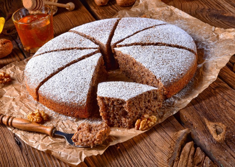 Ova sočna i zdrava torta od samo tri sastojka idealna je za sve koji nisu pretjerano vješti u kuhinji