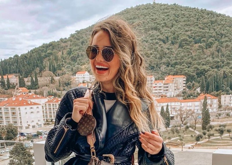 Adriana Đurđević pohvalila se skupocjenom torbicom za kojom se posljednjih mjeseci grabaju sve trendseterice