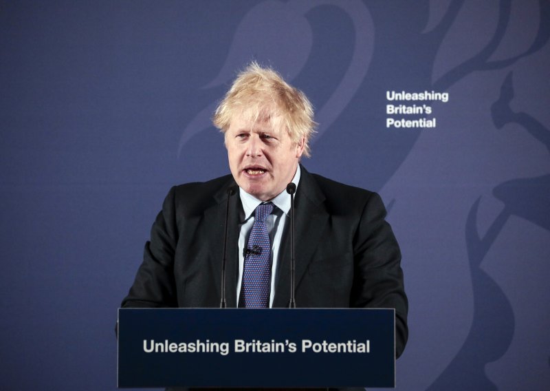 Johnson preustrojava vladu nakon Brexita