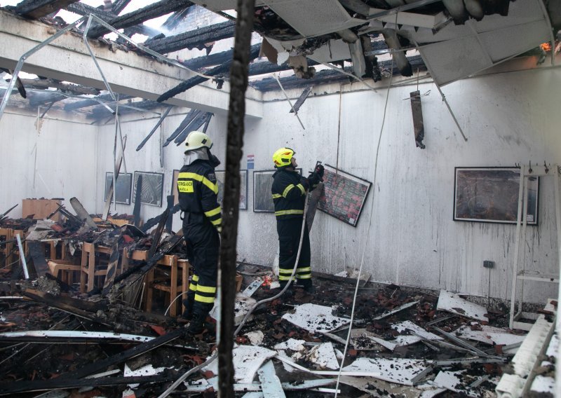 [FOTO/VIDEO] Planula menza poljoprivredne škole u Kaštel Štafiliću, urušio se krov