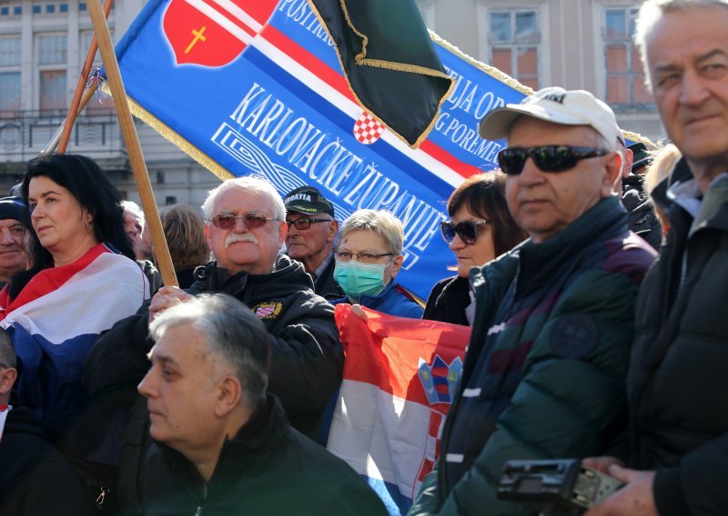 [FOTO/VIDEO] Branitelji prosvjedovali protiv Beljaka: 'Porazili smo pobjednike 2. svjetskog rata. Poraženo zlo je ponovno ovladalo'