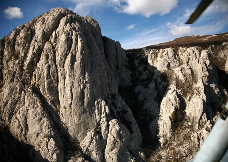 Croatian rescuers save German scouts lost in Mt. Velebit