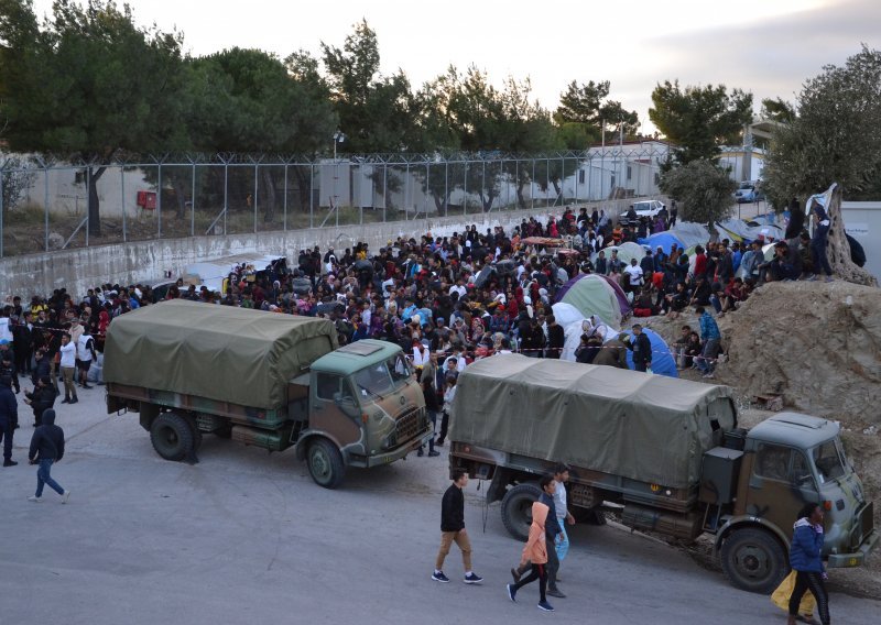 Grčka počinje graditi zatvorene migrantske logore