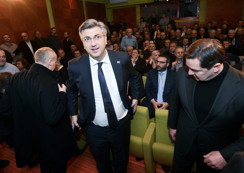 Plenković s protukandidatima u Dubravi: 'Od malih ugriza HDZ neće biti slabiji, samo će se osnažiti'