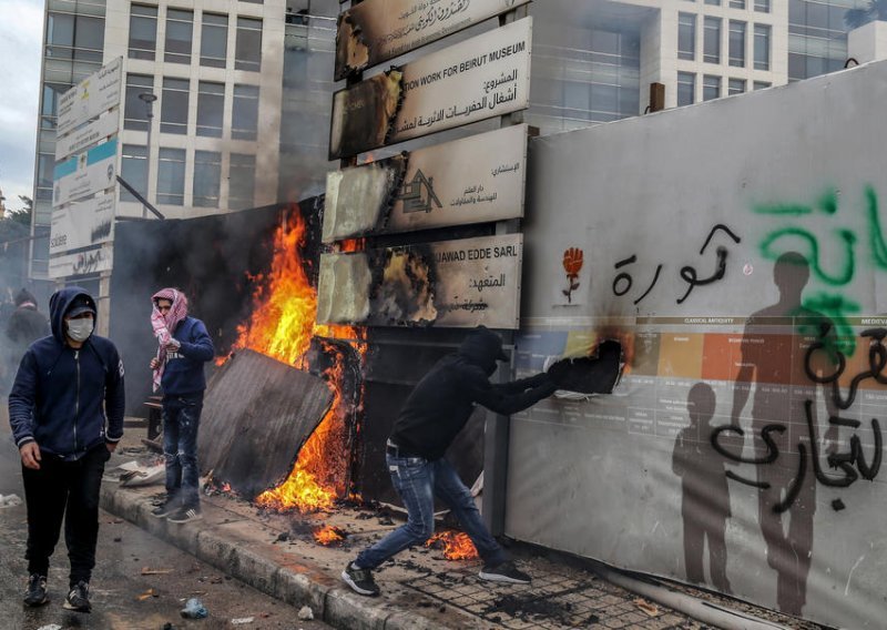 Kaos na ulicama Libanona; parlament izglasao povjerenje vladi