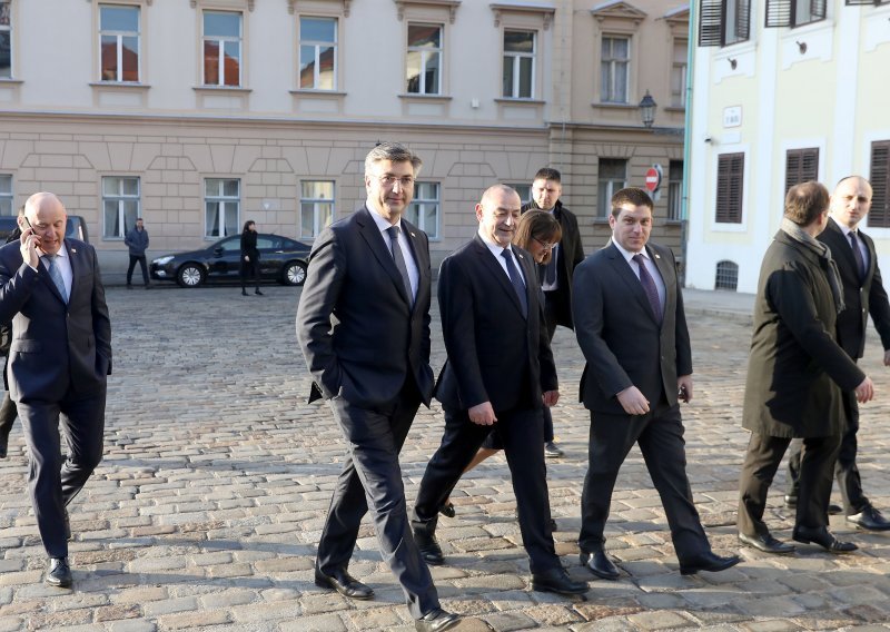 Na sjednici Vlade niz zanimljivih točaka: Od uvoza opreme za smrtne kazne, do koncesija za uzgoj spužvi i školjki