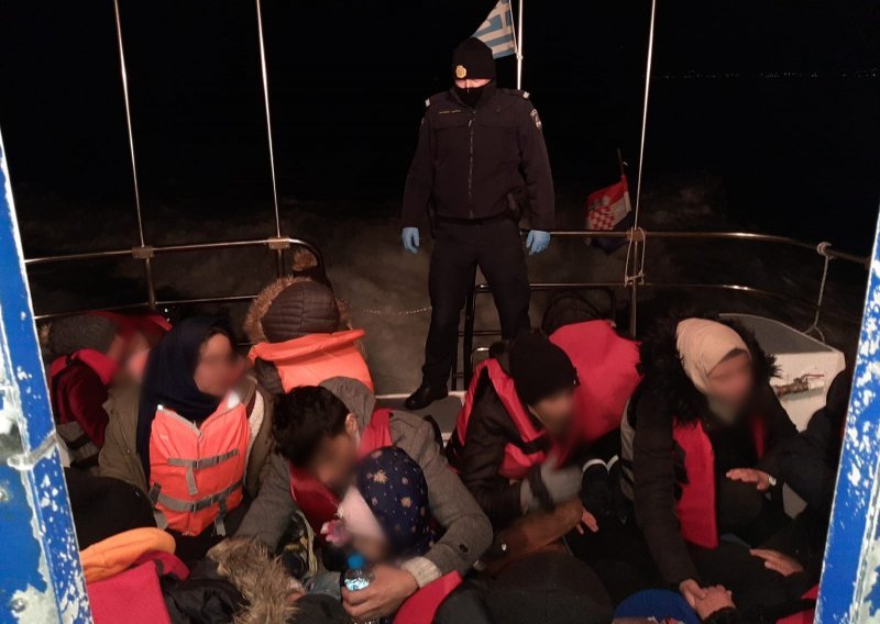 Hrvatski policajci spasili 36 migranata u Egejskom moru: Bili su pothlađeni, dehidrirani, a neki i bez svijesti