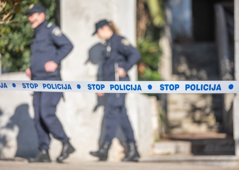 U Sisku teško ozlijeđena pješakinja u naletu auta na pješačkom prijelazu