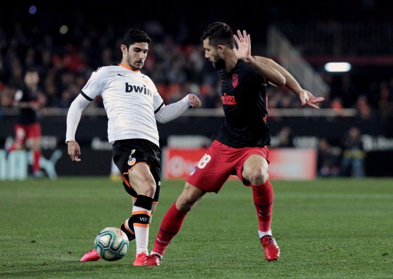 Atletico dva puta vodio na gostovanju kod Valencije, ali na kraju se u Madrid vraća sa samo jednim bodom