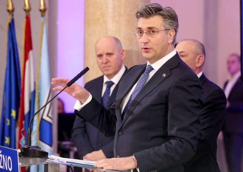 Plenković zadovoljan 'evolucijom' Francuske u vezi proširenja EU-a, najavio povlačenje vojske iz Afganistana