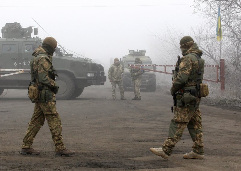 Na istoku Ukrajine ubijen vojnik, Kijev optužuje ruske snage