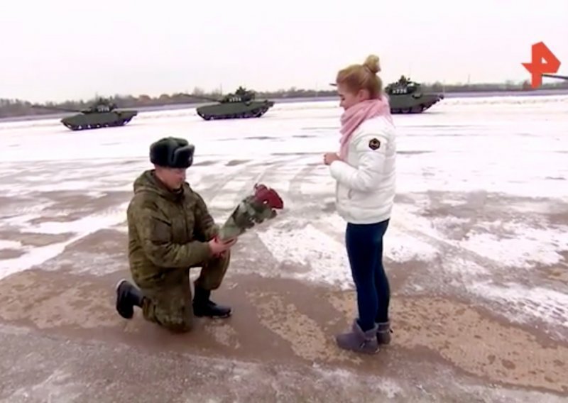 Ruski vojnik zaprosio dragu uz pomoć 16 tenkova