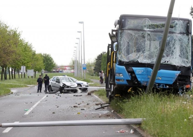 Čak 38 ozlijeđenih u sudaru ZET-ovog autobusa