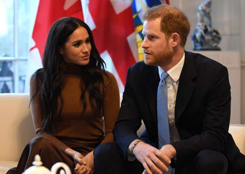 Ne skrivaju svoje nezadovoljstvo: Meghan Markle i princ Harry  tvrde da imaju zakonsko pravo koristiti riječ 'royal' u nazivu svoje organizacije