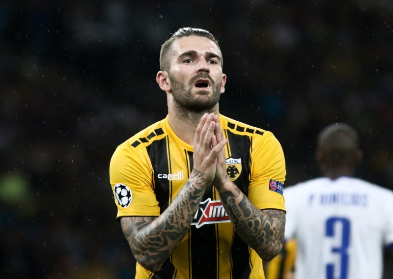 Marko Livaja asistirao u visokoj pobjedi AEK-a, ali utakmicu neće pamtiti po dobrome