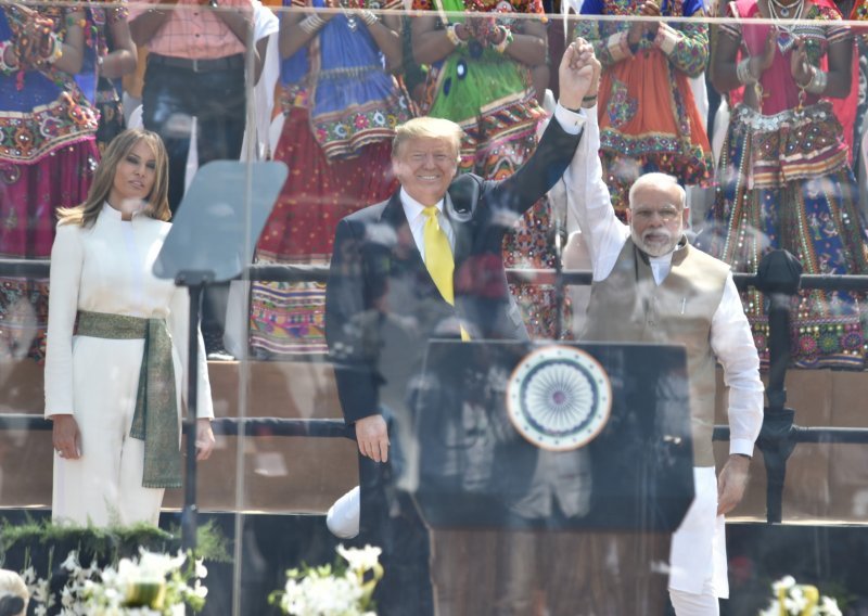 Sto tisuća Indijaca pozdravilo američkog predsjednika: 'Namaste Trump'