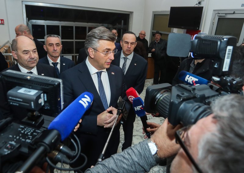 Plenković o spaljivanju u Imotskom: Ja sam već puno puta bio zapaljen, ali ovakve poruke prema manjinama nisu ni duhovite ni zabavne