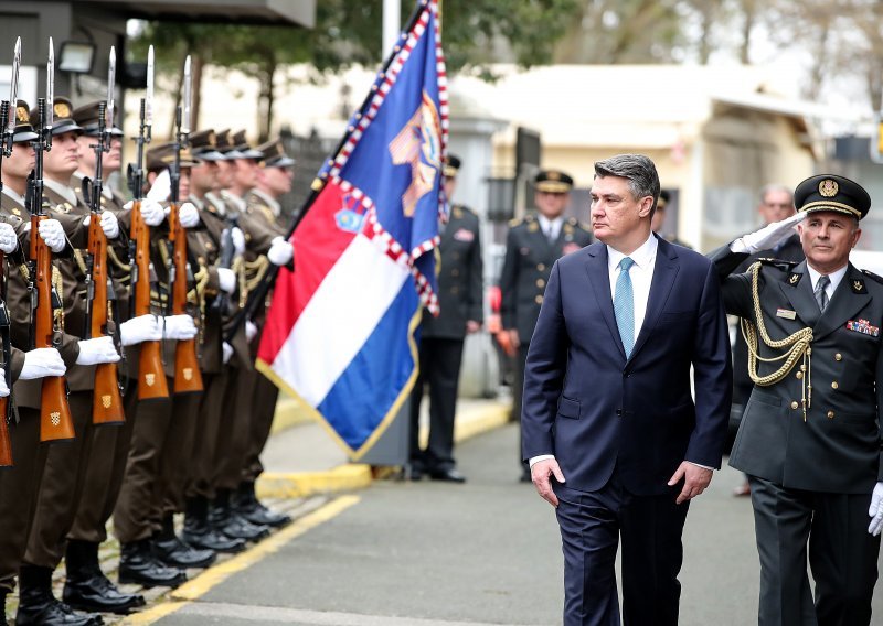 Predsjednik Zoran Milanović na obljetnici Počasne bojne: Patriotizam nije kad skočiš s Patrije na beton