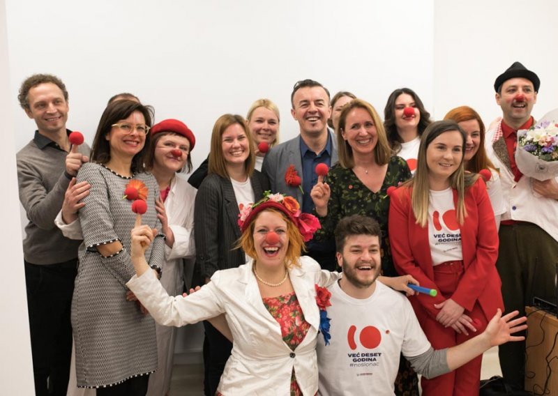 Crveni Nosovi klaunovidoktori slave jubilarni rođendan: 'U 10 godina donijeli smo osmijehe na lica više od 160.000 djece i starijih ljudi diljem Hrvatske'