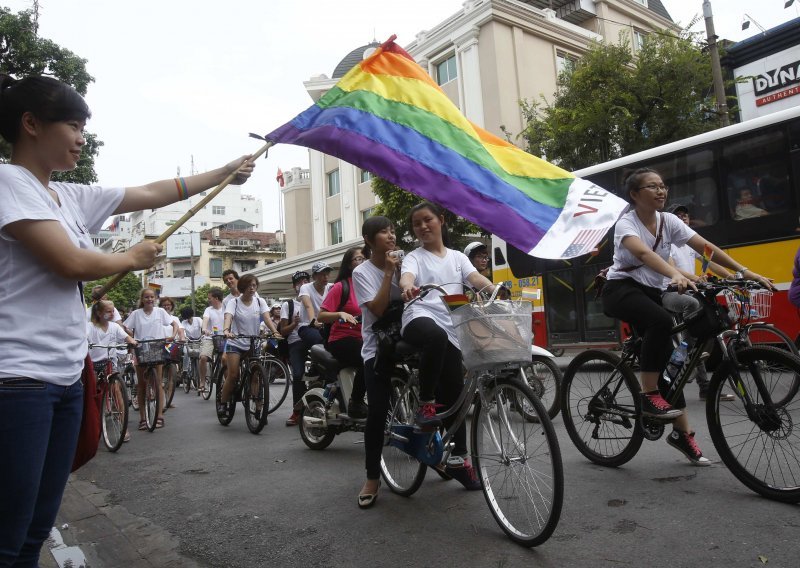 Stotine sudionika Gay Pridea u Vijetnamu