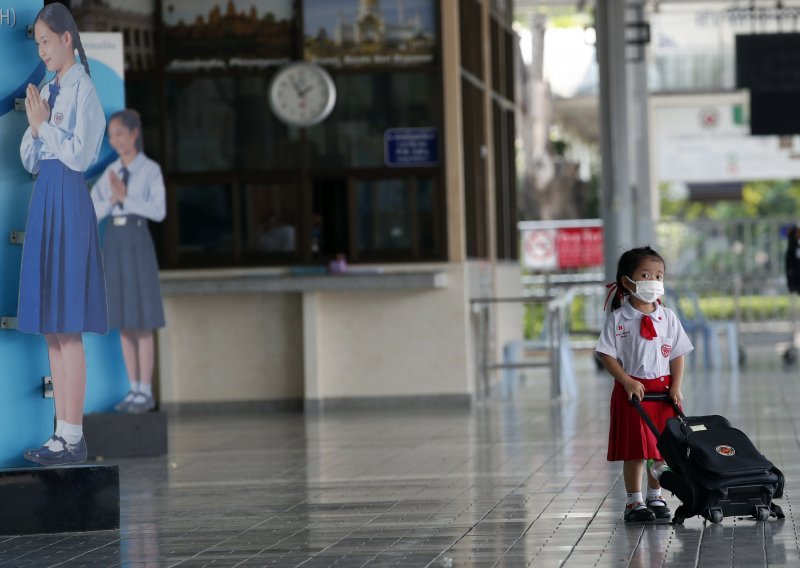 Japan privremeno zatvara državne škole