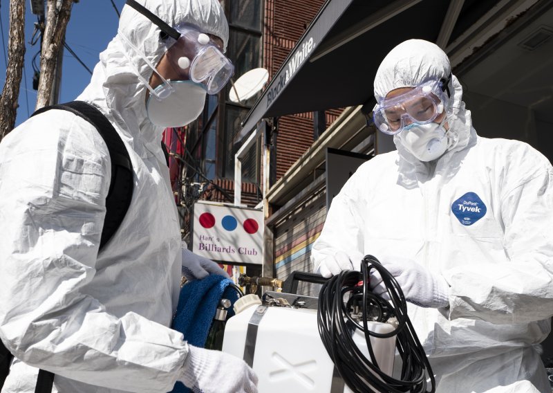 SAD će koristiti posebne ovlasti radi povećanja proizvodnje zaštitne opreme protiv koronavirusa