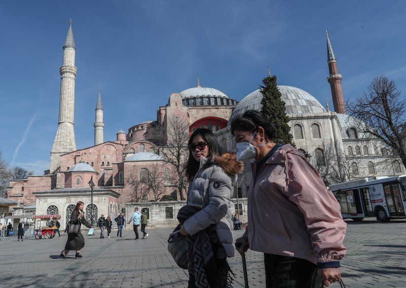 Kompanije smanjuju potrošnju na putovanja zbog koronavirusa