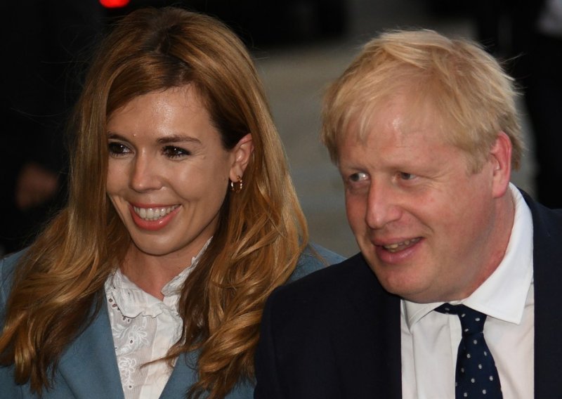 Britanski premijer Johnson i njegova djevojka čekaju prvo dijete