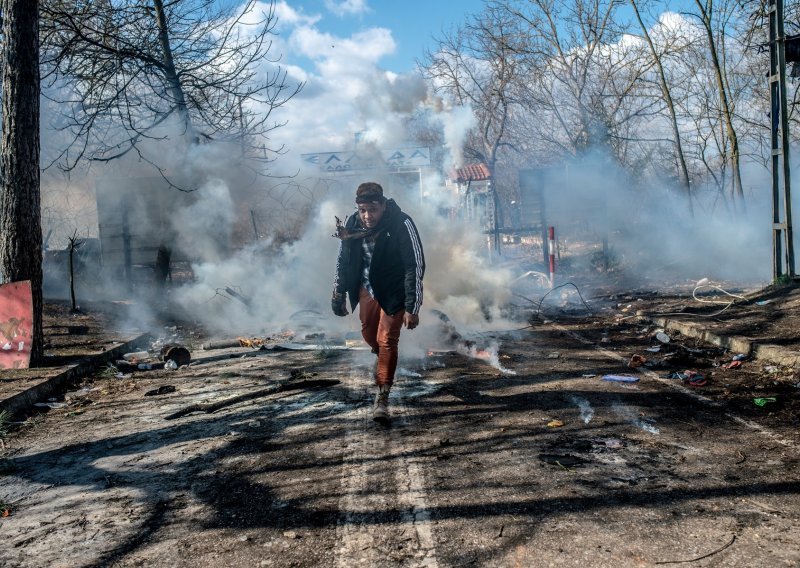 Migranti prešli rijeku Evros: 'Jesmo u Grčkoj? Gdje je vlak do Atene? Nemamo ništa, uzeli su nam sve za taksi'