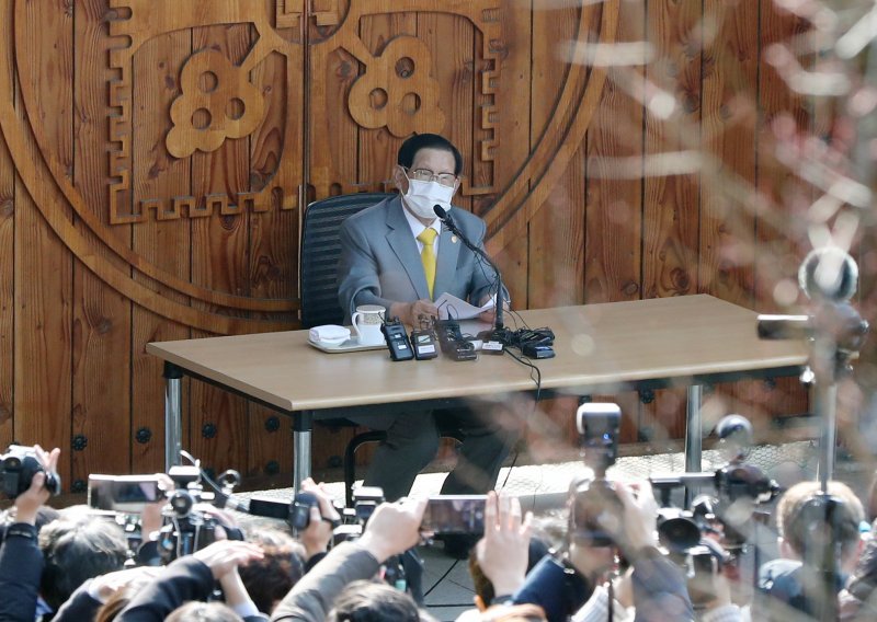 Osnivač južnokorejske crkve Shincheonji ispričao se zbog koronavirusa