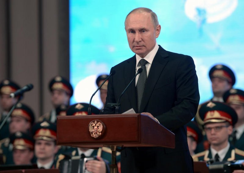 Putin otvorio vrata promjenama koje bi mu omogućile ostanak na vlasti