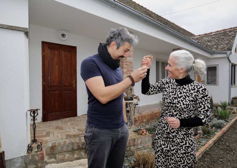 Peruanka i Švicarac s dvoje djece preselili u Baranju: 'Svi su nam govorili da smo ludi,živjeli smo u kući bez struje i vode'