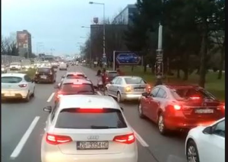 [VIDEO] Okršaj na prometnici: Vozačice se sukobile na Slavonskoj aveniji, a poznat je i razlog tuče