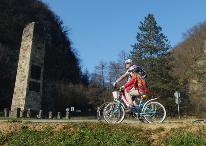Zagorska bajka: biciklistički slalom među bregima i starim hižama