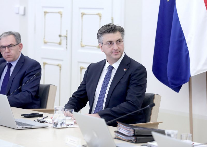 Plenković poklopio Beroša i Divjak: Vidim da se priča o zatvaranju škola...Takve odluke nema!