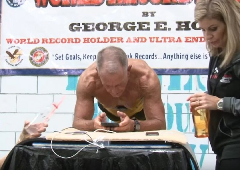 Pogledajte kako je nevjerojatni 62-godišnjak oborio rekord održavanja položaja 'daske'
