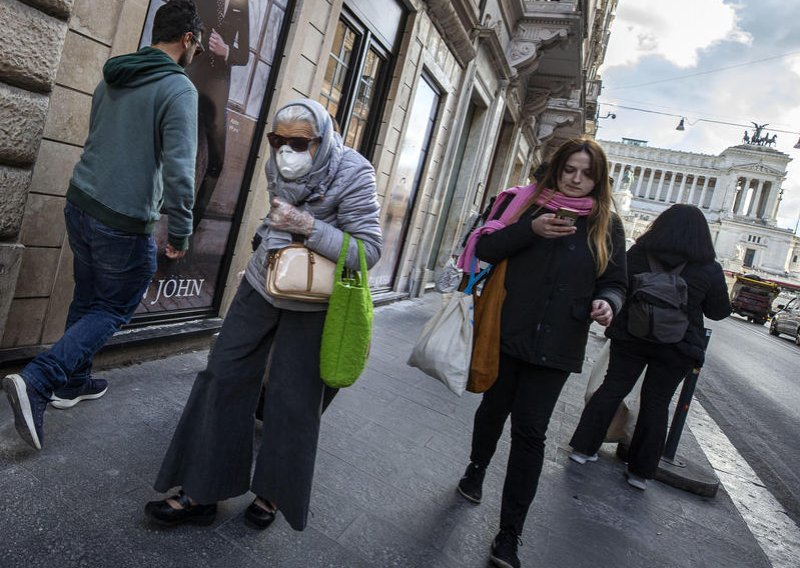 Italija zapošljava 20.000 medicinskih radnika zbog koronavirusa