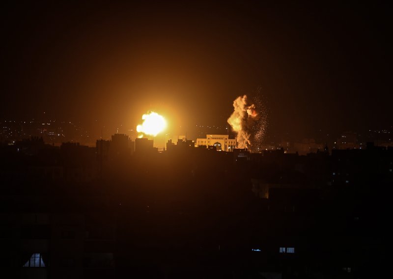 Devetero mrtvih i najmanje 50 ranjenih u eksploziji u pekari u Gazi