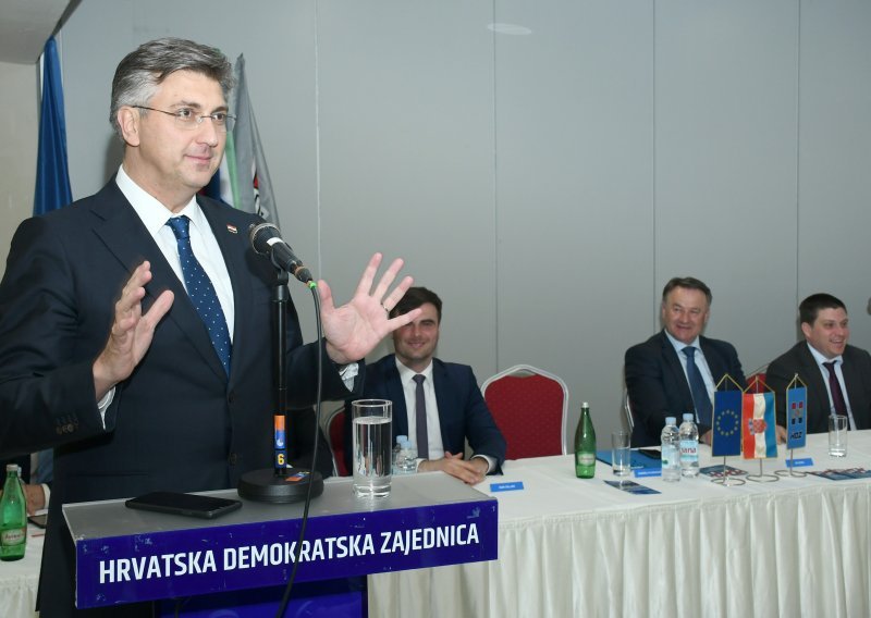 Plenković u Sisku: Brkićeve teze su apsolutno obrnute i pogrešne