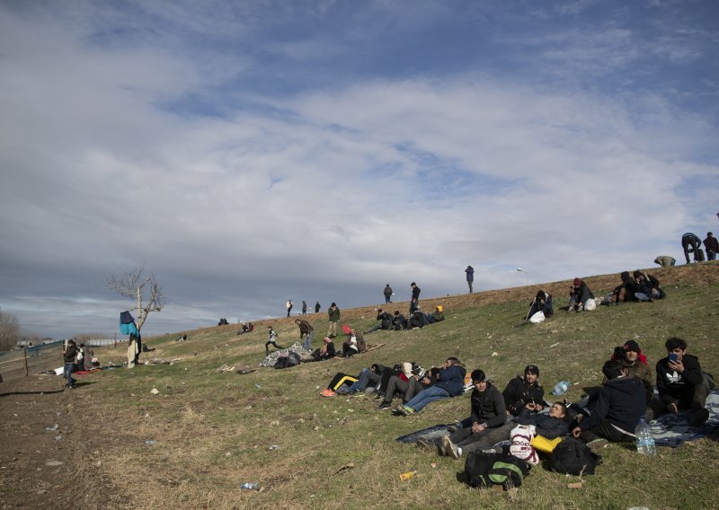 Više od 700 ilegalnih migranata u BiH u izolaciji zbog moguće zaraze
