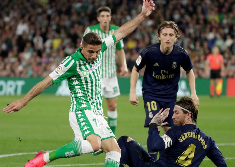 Betis šokirao Real Madrid: Luka Modrić uspio spasiti gol s crte, ali ni to nije bilo dovoljno da se izbjegne novi poraz