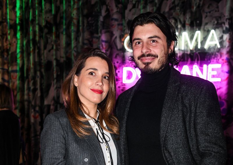 Zaljubljeni i sretni kao prvog dana: Marijana Batinić i njezin suprug u večernjem izlasku