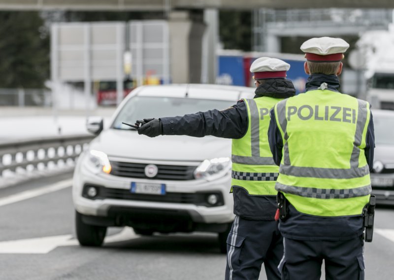 Nakon što je otvorila male dućane Austrija nastavlja popuštati: Od petka dopušteno okupljanje do 10 osoba, startaju frizeri, velike trgovine