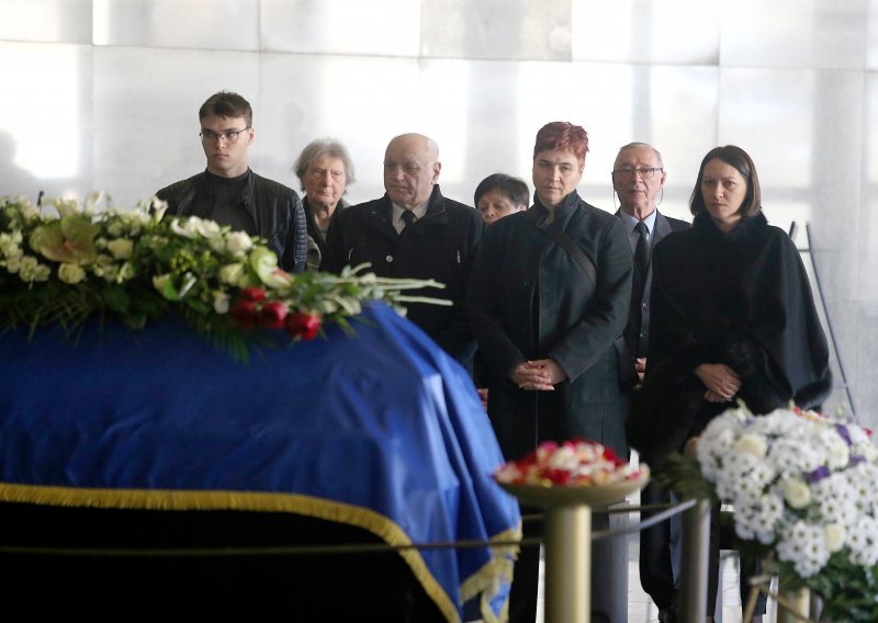 Na zagrebačkom krematoriju održan posljednji ispraćaj glazbene legende Zdenke Vučković
