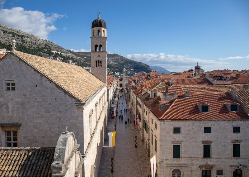 Zbog koronavirusa otkazano snimanje holivudske serije u Dubrovniku: Ne dolaze Orlando Bloom i Cara Delevingne