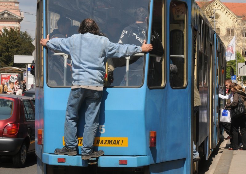 ZET pokazima 'reketari' velike tvrtke, a svojim radnicima umjesto njih daje gotovinu