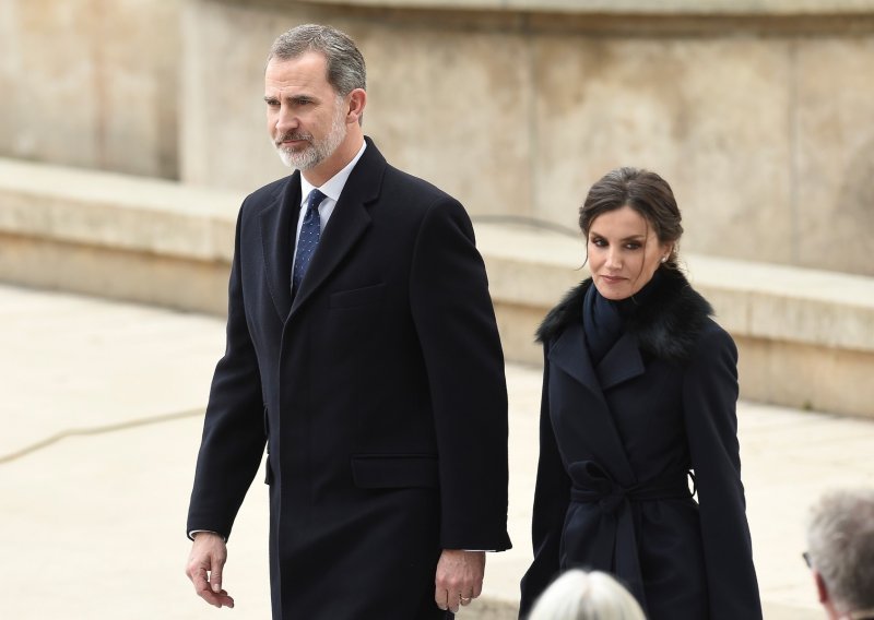 Kralj Felipe VI hrabri Španjolce, broj oboljelih nadomak 15.000