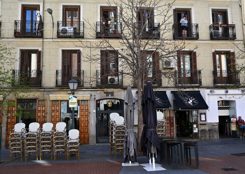 Madrid zatvara kafiće, restorane i diskoteke, broji 2000 zaraženih